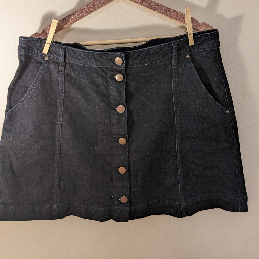 LC Lauren Conrad button mini skirt